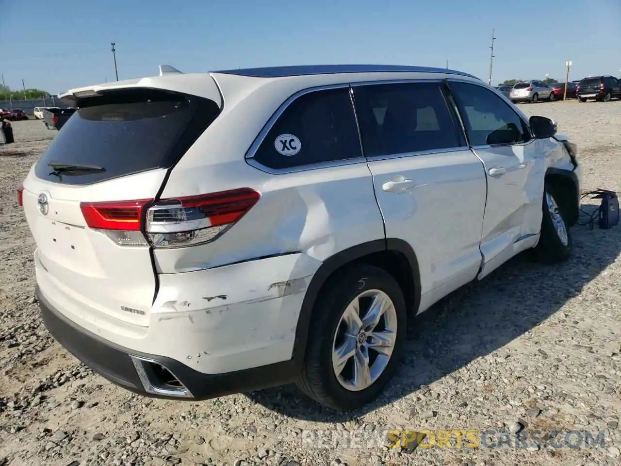 4 Photograph of a damaged car 5TDYZRFH0KS326634 TOYOTA HIGHLANDER 2019