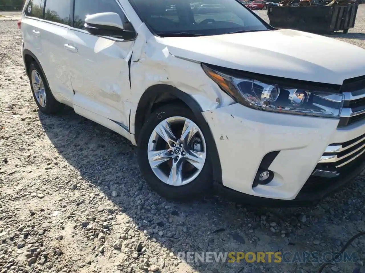 9 Photograph of a damaged car 5TDYZRFH0KS326634 TOYOTA HIGHLANDER 2019