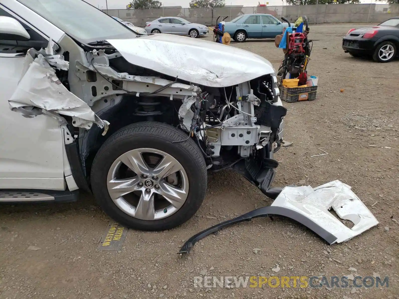 9 Photograph of a damaged car 5TDYZRFH0KS327332 TOYOTA HIGHLANDER 2019