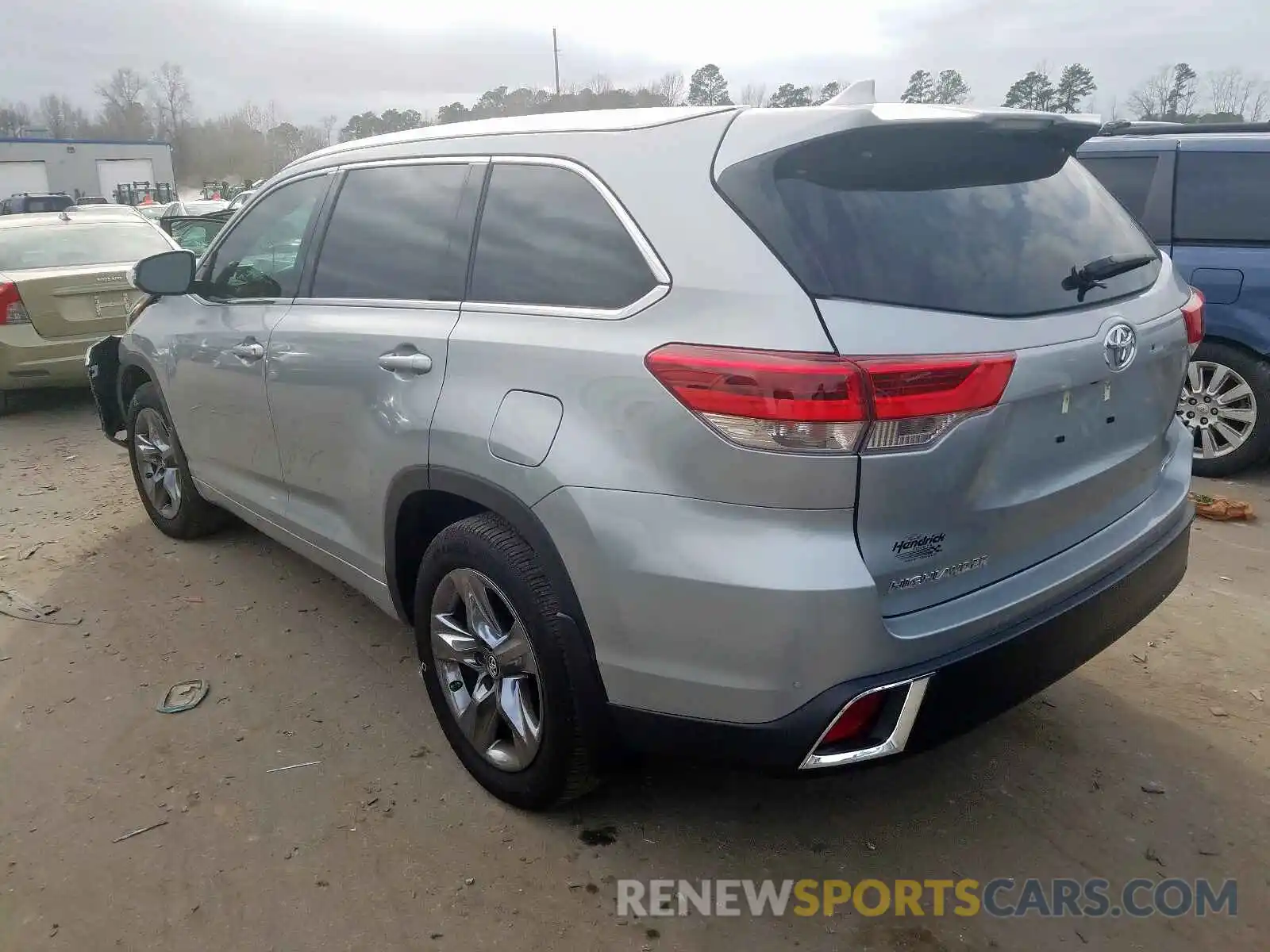 3 Photograph of a damaged car 5TDYZRFH0KS328660 TOYOTA HIGHLANDER 2019