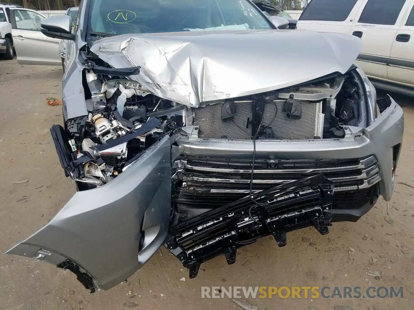 9 Photograph of a damaged car 5TDYZRFH0KS328660 TOYOTA HIGHLANDER 2019