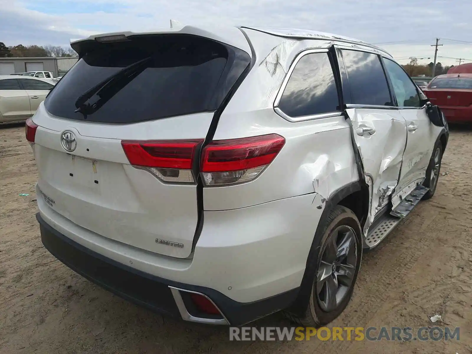 4 Photograph of a damaged car 5TDYZRFH0KS336922 TOYOTA HIGHLANDER 2019