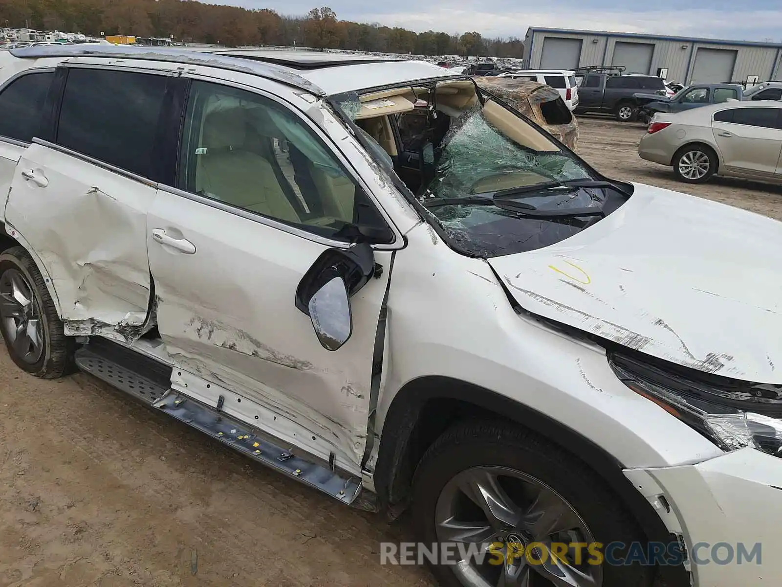 9 Photograph of a damaged car 5TDYZRFH0KS336922 TOYOTA HIGHLANDER 2019