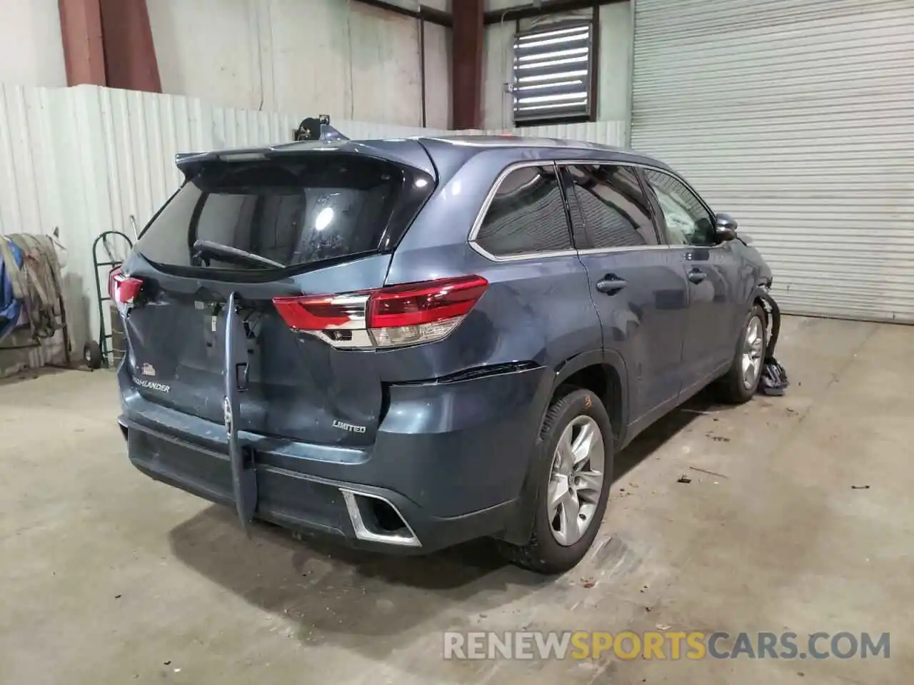 4 Photograph of a damaged car 5TDYZRFH0KS368026 TOYOTA HIGHLANDER 2019