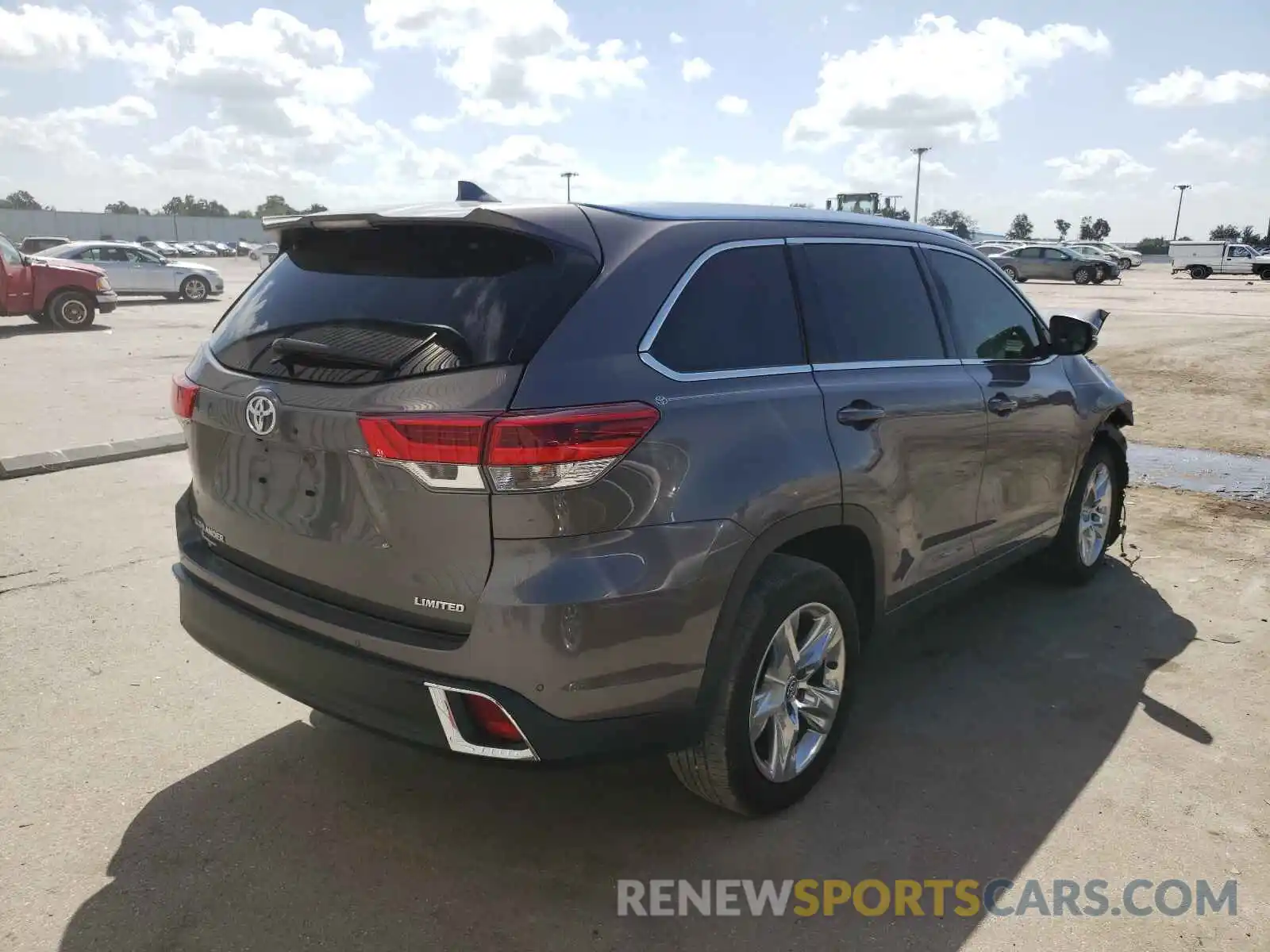 4 Photograph of a damaged car 5TDYZRFH1KS295538 TOYOTA HIGHLANDER 2019