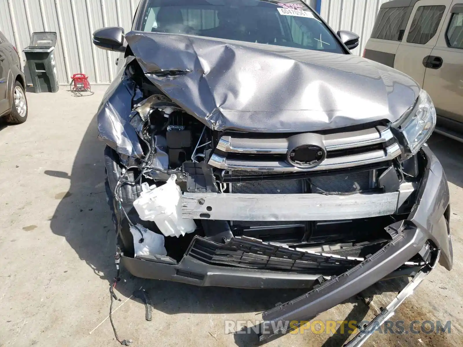 9 Photograph of a damaged car 5TDYZRFH1KS295538 TOYOTA HIGHLANDER 2019