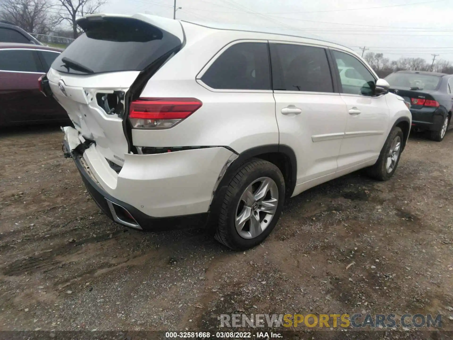 4 Photograph of a damaged car 5TDYZRFH1KS303380 TOYOTA HIGHLANDER 2019