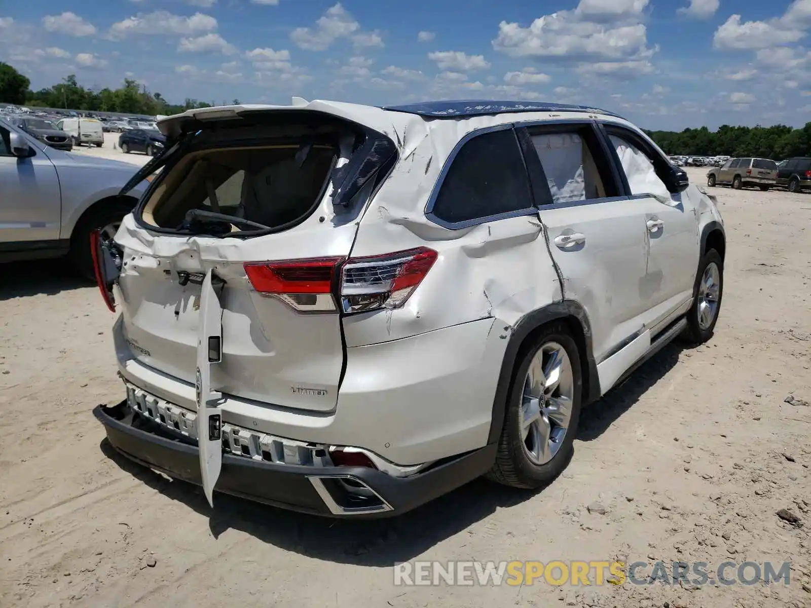 4 Photograph of a damaged car 5TDYZRFH1KS311334 TOYOTA HIGHLANDER 2019