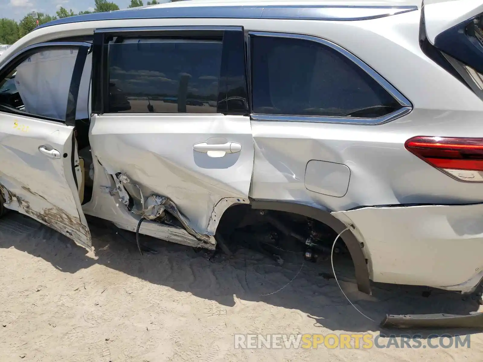 9 Photograph of a damaged car 5TDYZRFH1KS311334 TOYOTA HIGHLANDER 2019