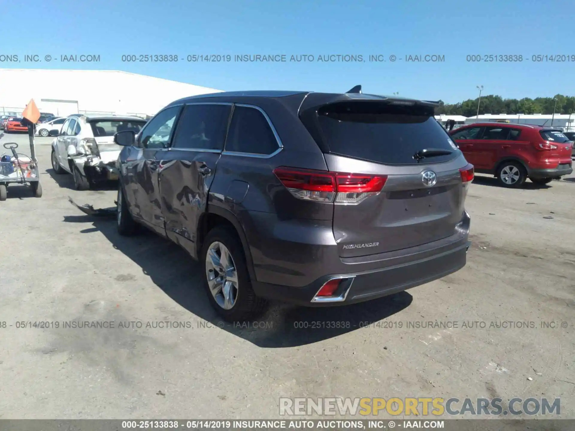 3 Photograph of a damaged car 5TDYZRFH1KS315061 TOYOTA HIGHLANDER 2019