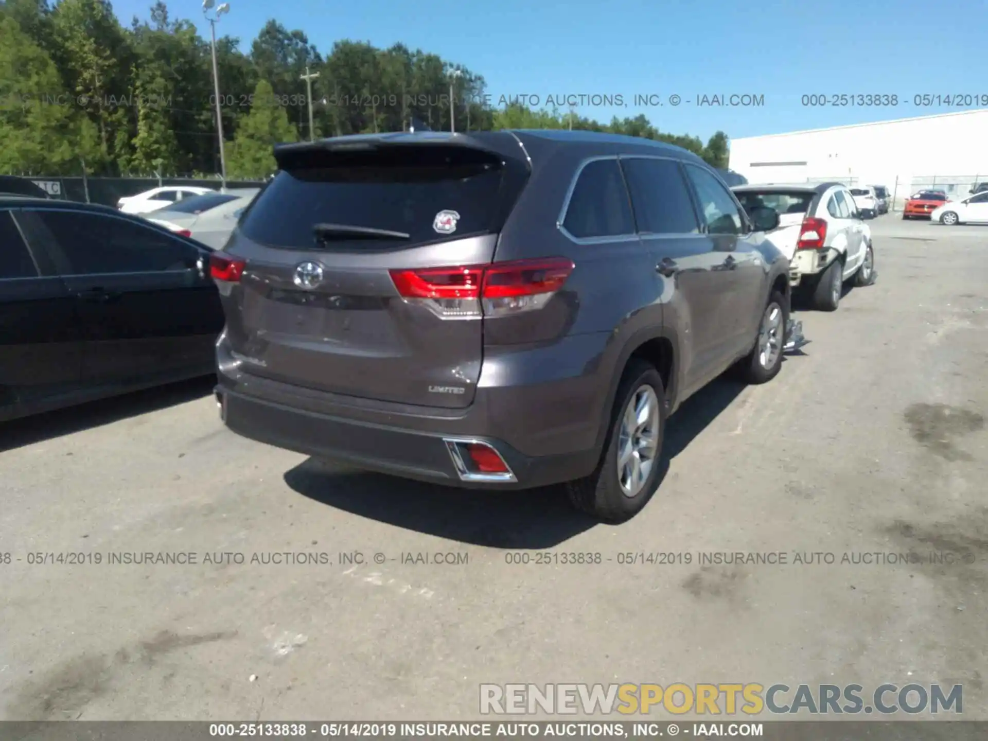 4 Photograph of a damaged car 5TDYZRFH1KS315061 TOYOTA HIGHLANDER 2019