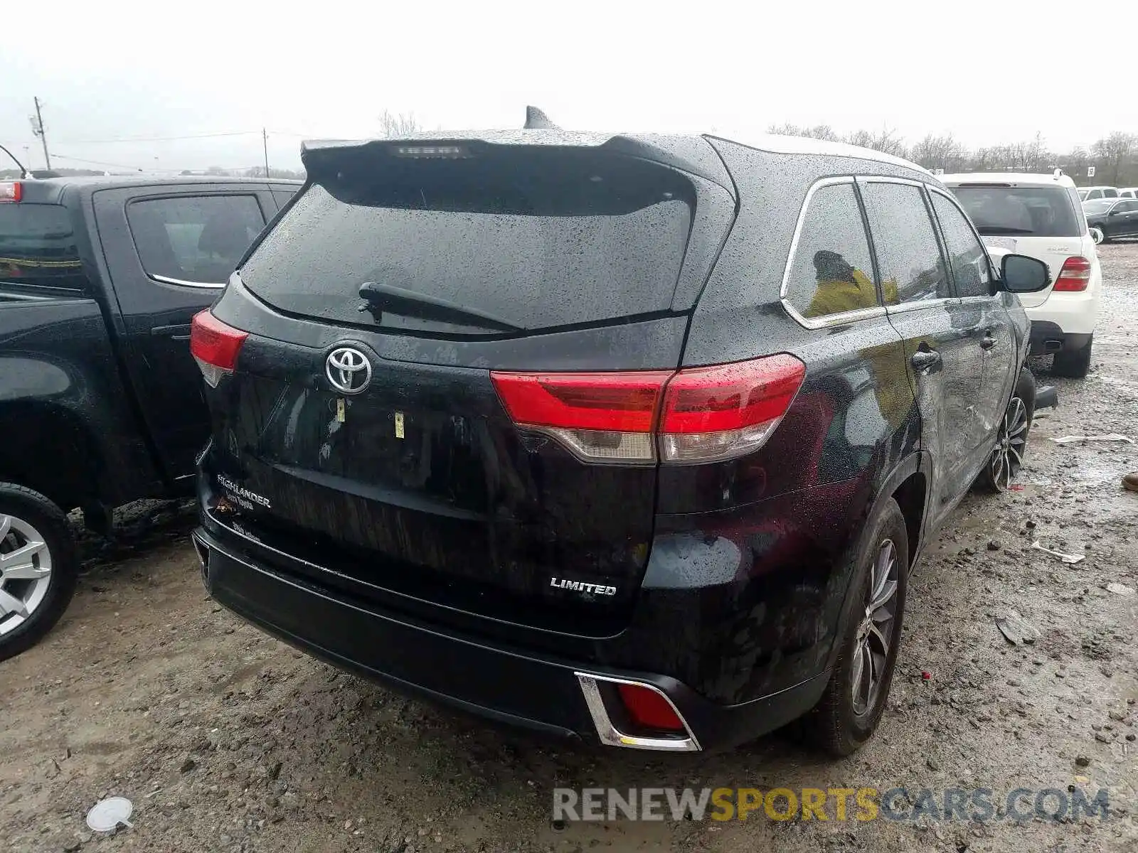 4 Photograph of a damaged car 5TDYZRFH1KS317795 TOYOTA HIGHLANDER 2019