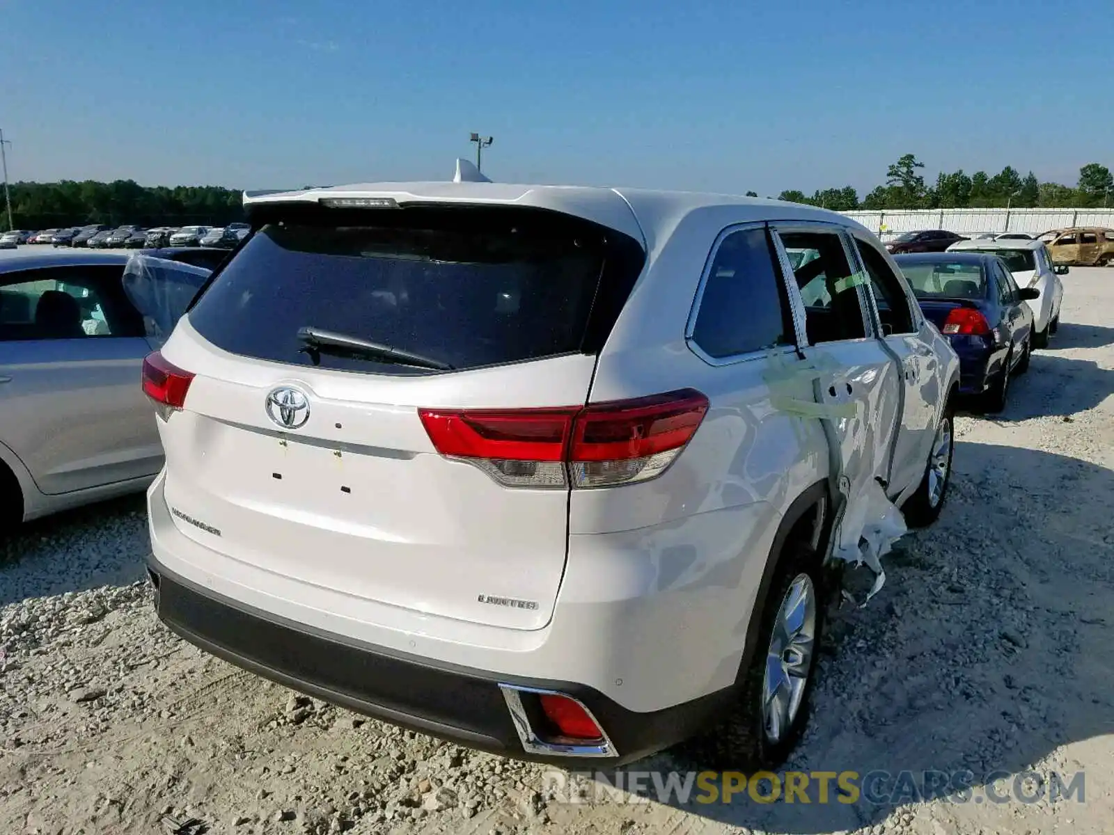 4 Photograph of a damaged car 5TDYZRFH1KS318509 TOYOTA HIGHLANDER 2019