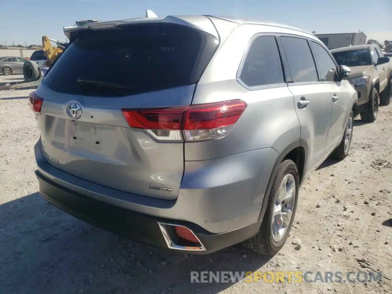 4 Photograph of a damaged car 5TDYZRFH1KS323130 TOYOTA HIGHLANDER 2019