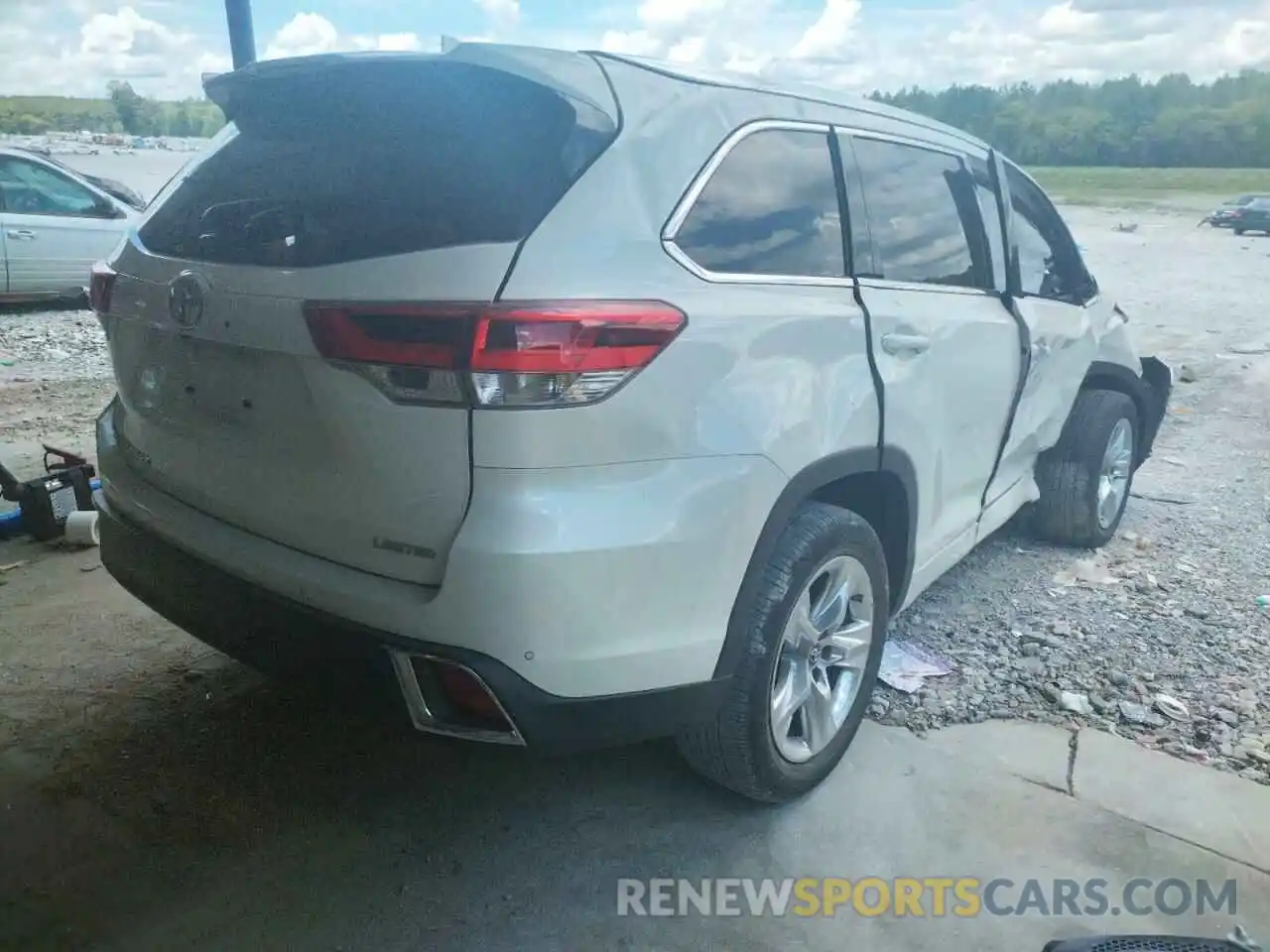 4 Photograph of a damaged car 5TDYZRFH1KS349212 TOYOTA HIGHLANDER 2019