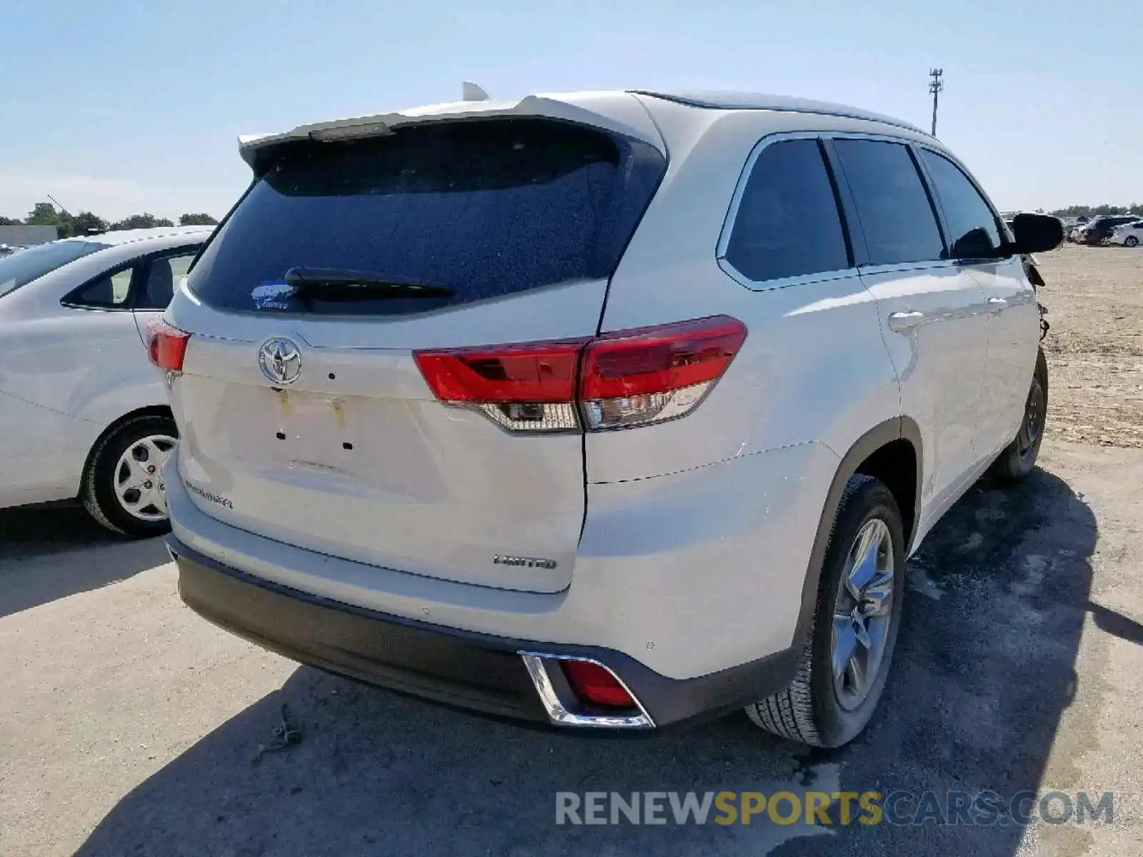 4 Photograph of a damaged car 5TDYZRFH2KS306286 TOYOTA HIGHLANDER 2019