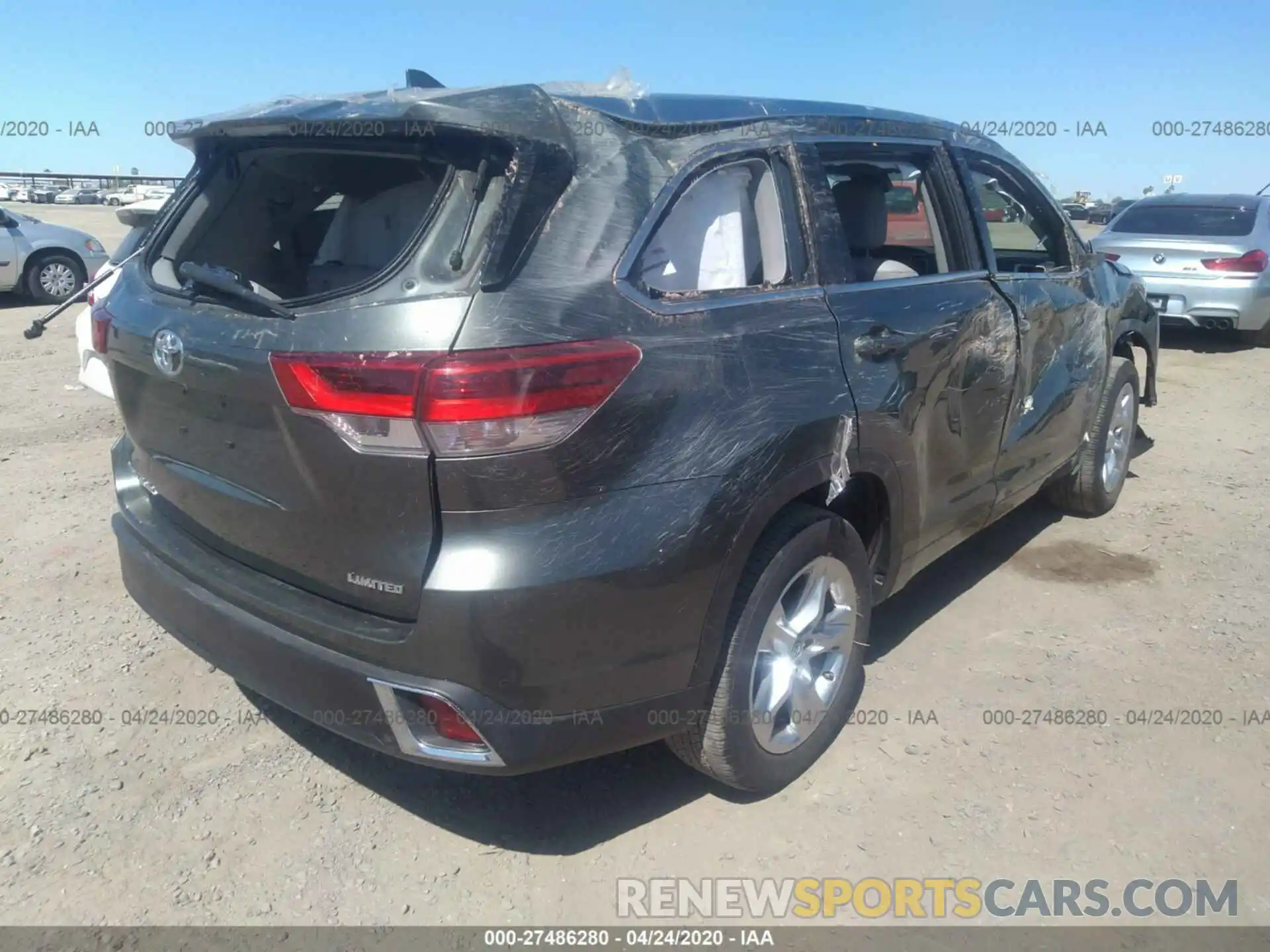 4 Photograph of a damaged car 5TDYZRFH2KS313139 TOYOTA HIGHLANDER 2019