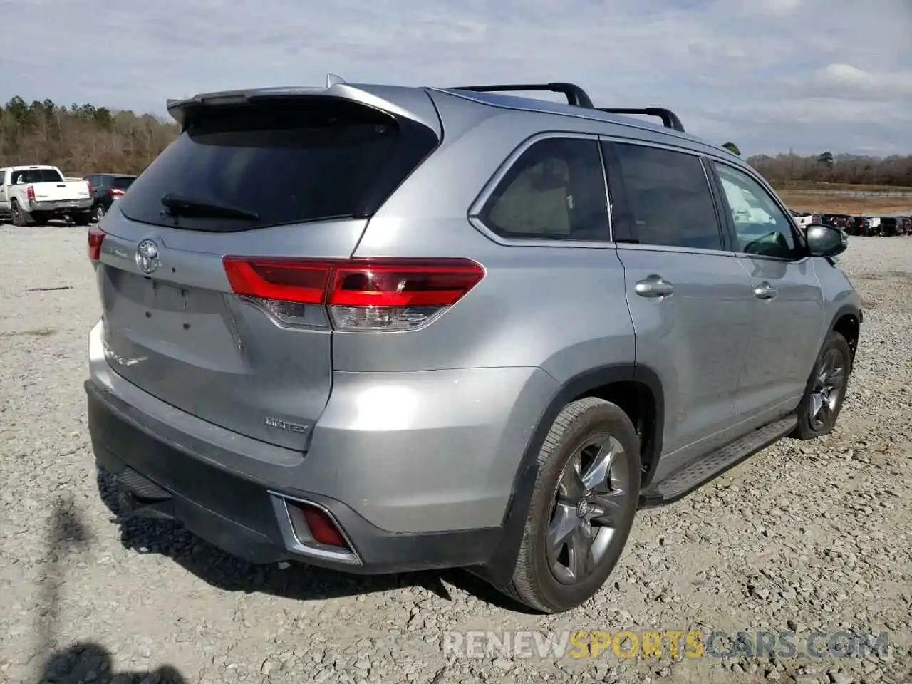 4 Photograph of a damaged car 5TDYZRFH2KS319328 TOYOTA HIGHLANDER 2019