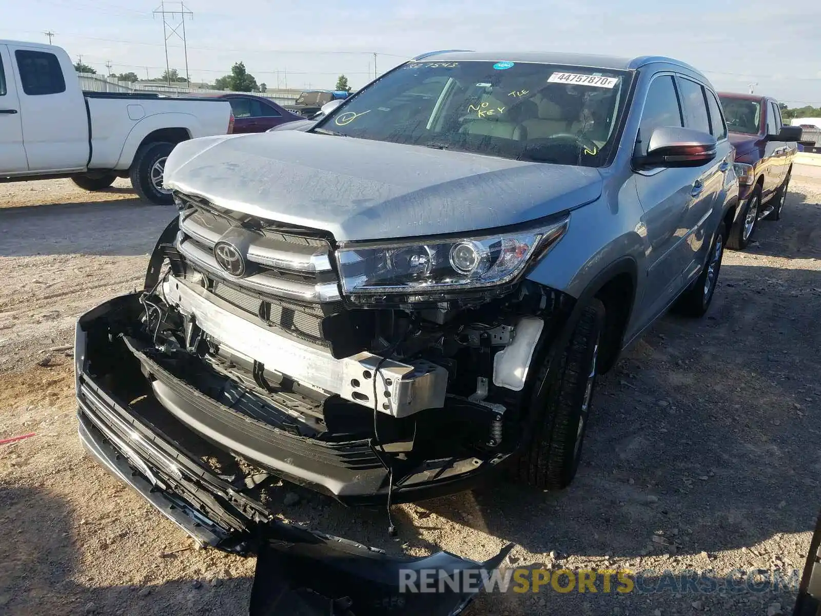 2 Photograph of a damaged car 5TDYZRFH2KS327543 TOYOTA HIGHLANDER 2019