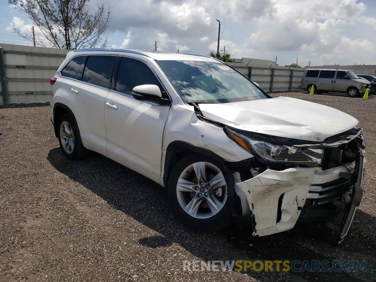 1 Photograph of a damaged car 5TDYZRFH2KS336839 TOYOTA HIGHLANDER 2019