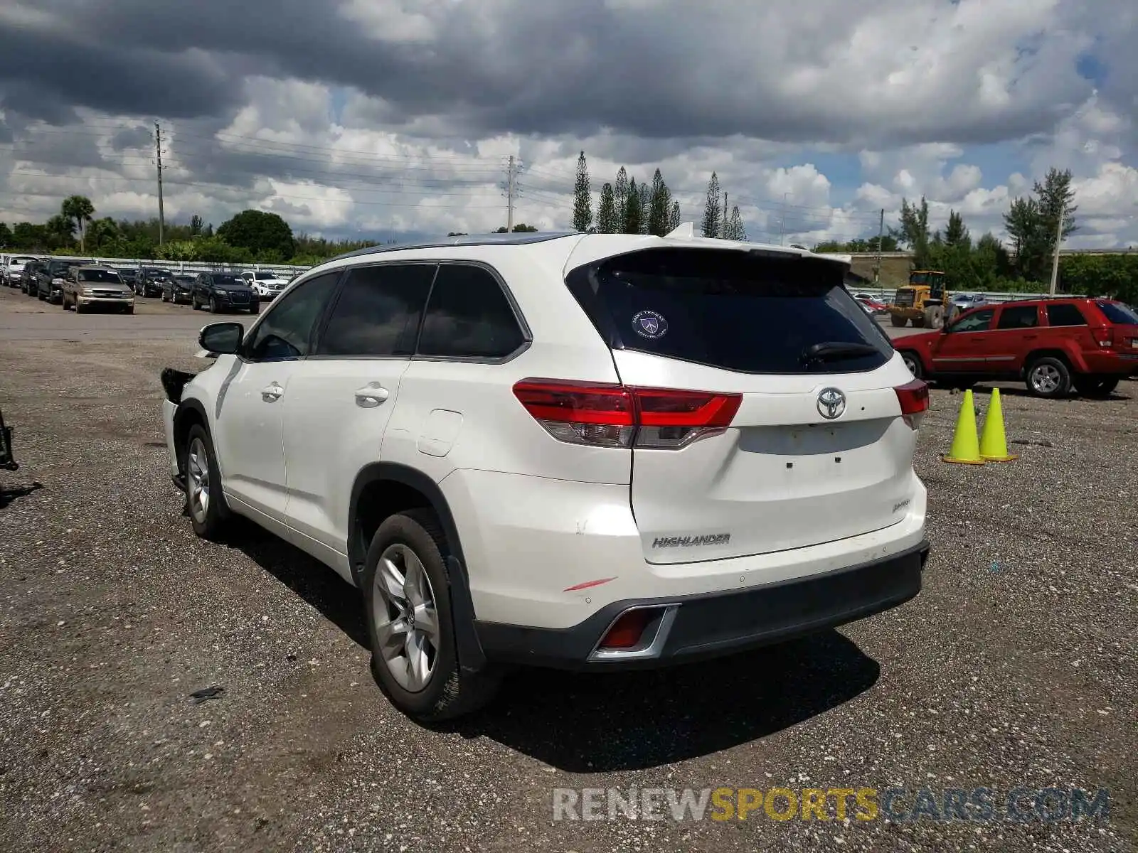 3 Photograph of a damaged car 5TDYZRFH2KS336839 TOYOTA HIGHLANDER 2019