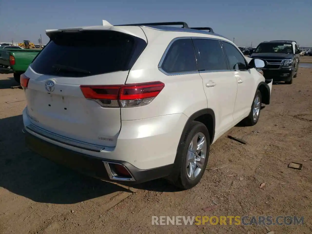 4 Photograph of a damaged car 5TDYZRFH2KS338672 TOYOTA HIGHLANDER 2019