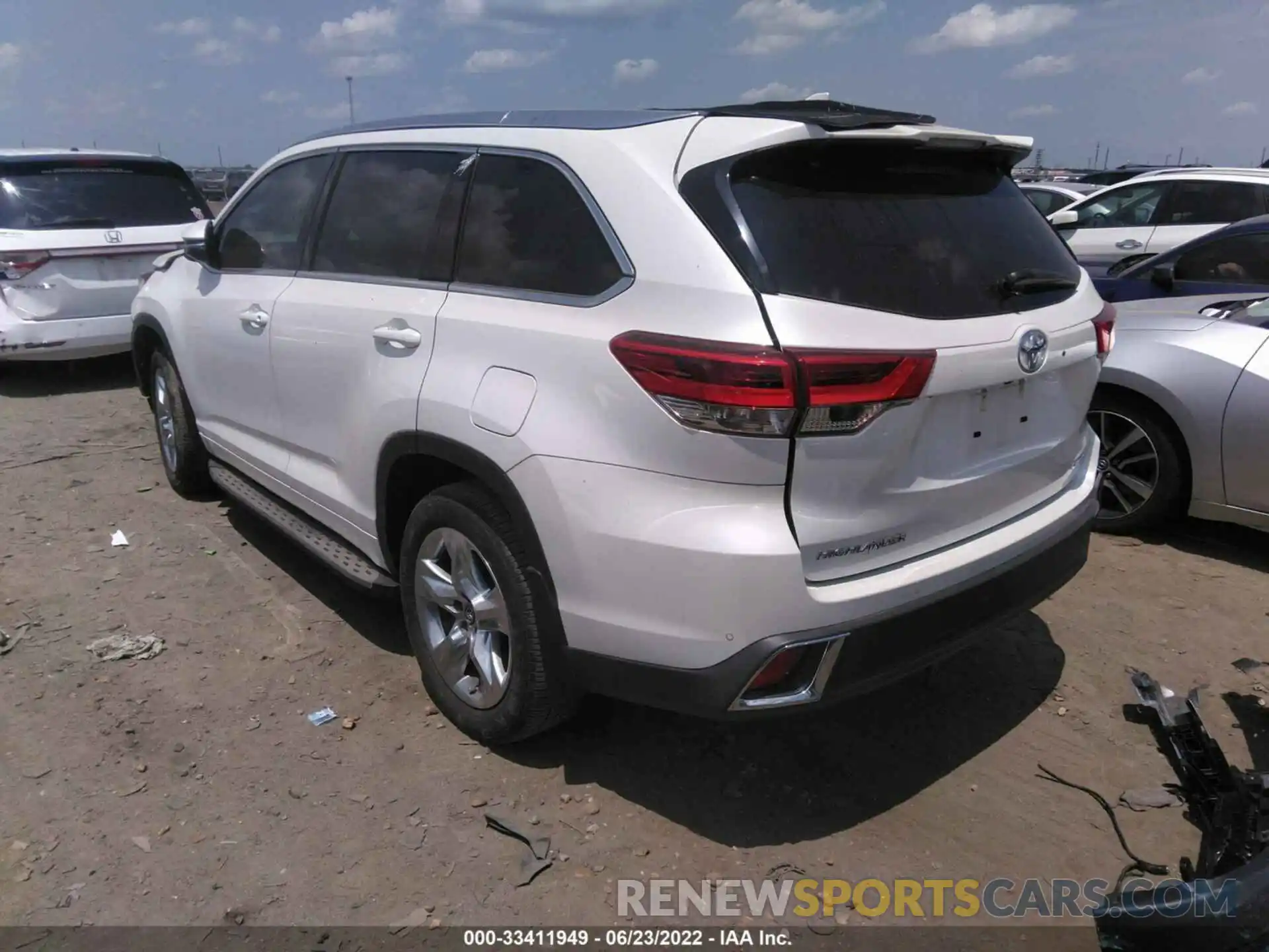 3 Photograph of a damaged car 5TDYZRFH2KS345654 TOYOTA HIGHLANDER 2019