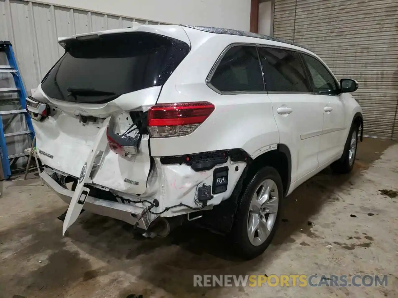 4 Photograph of a damaged car 5TDYZRFH2KS347243 TOYOTA HIGHLANDER 2019