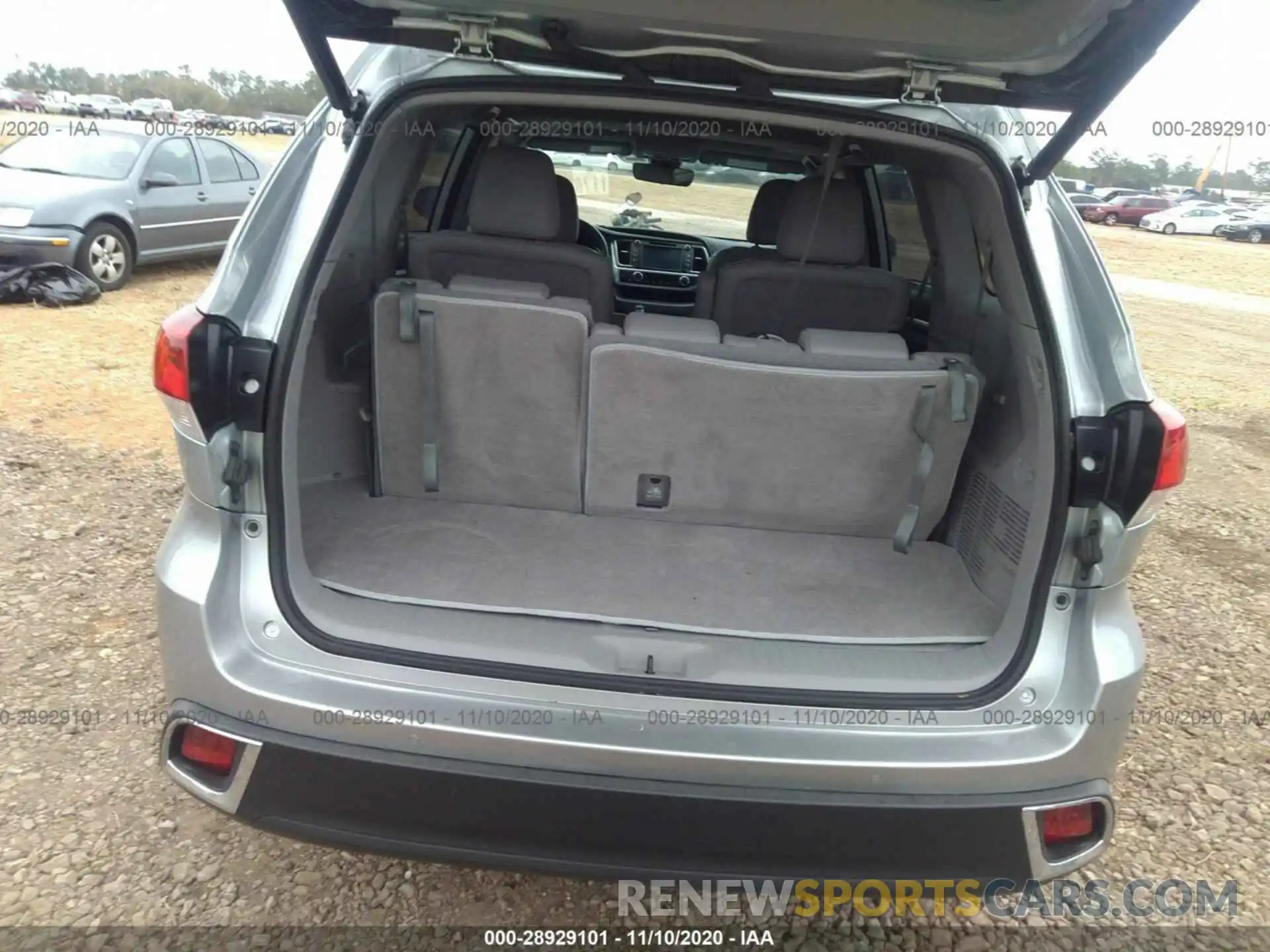 8 Photograph of a damaged car 5TDYZRFH3KS292284 TOYOTA HIGHLANDER 2019