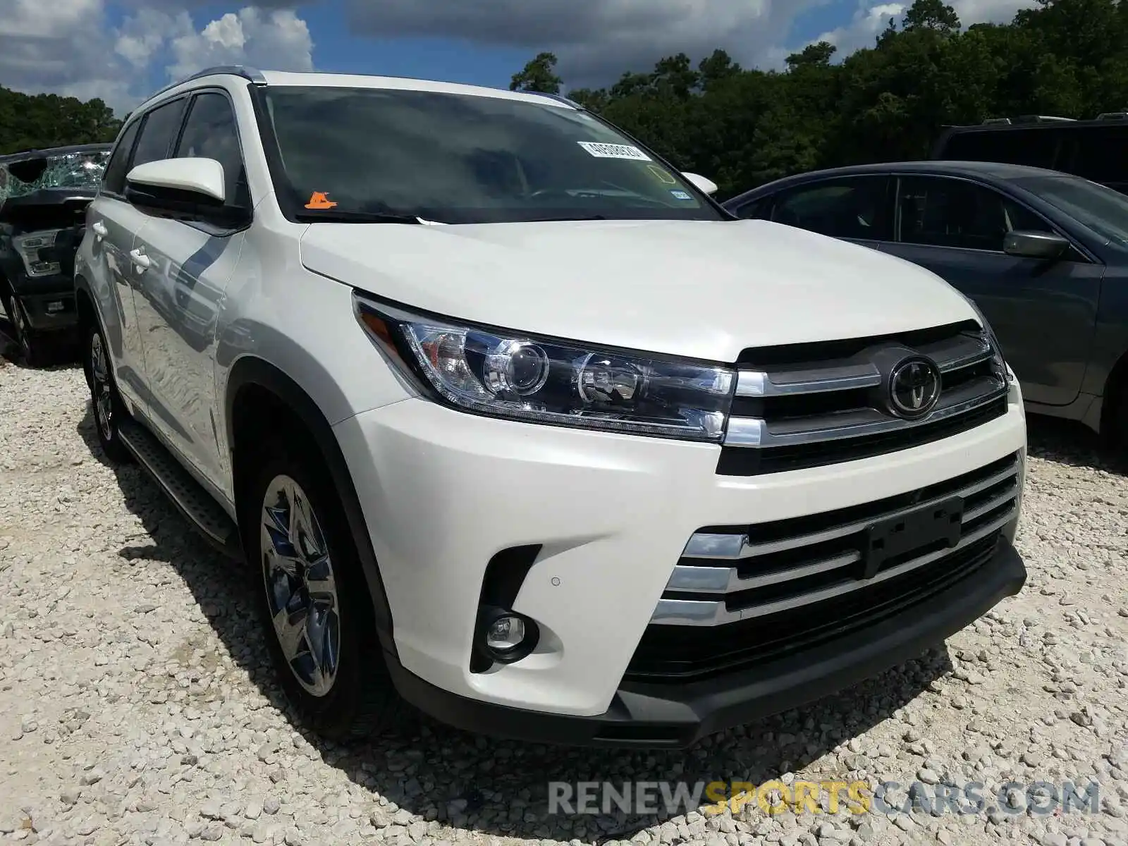 1 Photograph of a damaged car 5TDYZRFH3KS294407 TOYOTA HIGHLANDER 2019