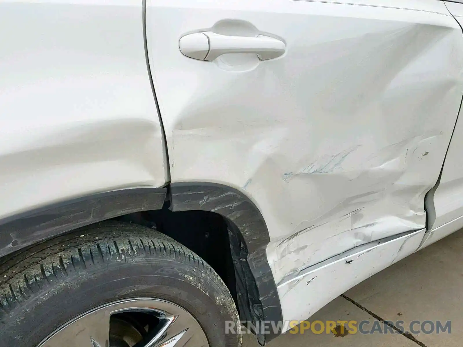 9 Photograph of a damaged car 5TDYZRFH3KS295959 TOYOTA HIGHLANDER 2019