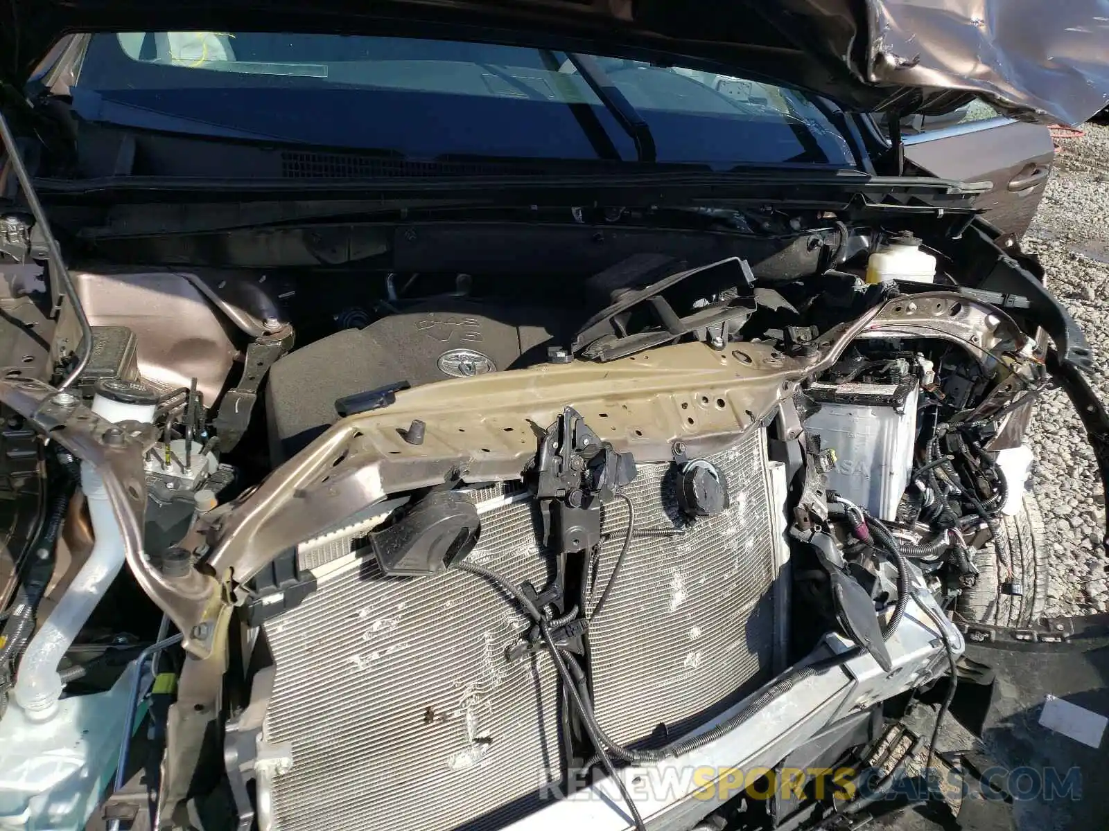 7 Photograph of a damaged car 5TDYZRFH3KS298957 TOYOTA HIGHLANDER 2019