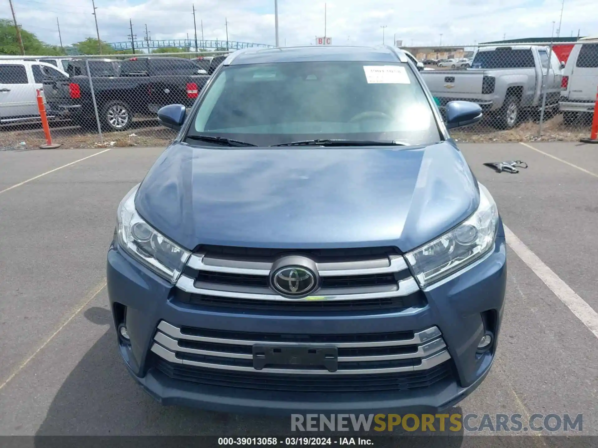 13 Photograph of a damaged car 5TDYZRFH3KS301078 TOYOTA HIGHLANDER 2019