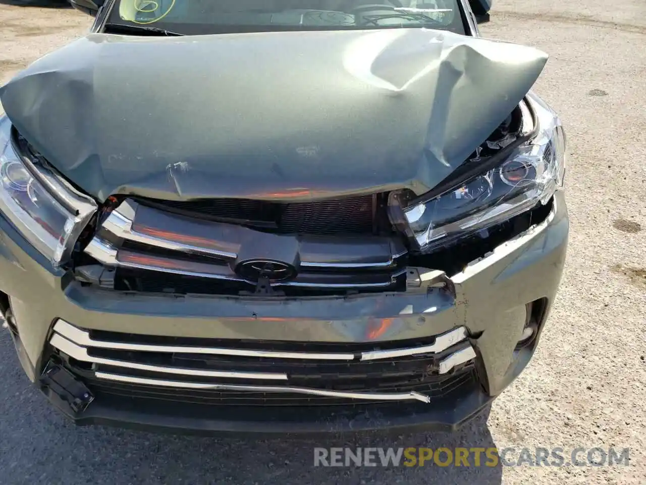 9 Photograph of a damaged car 5TDYZRFH3KS305843 TOYOTA HIGHLANDER 2019