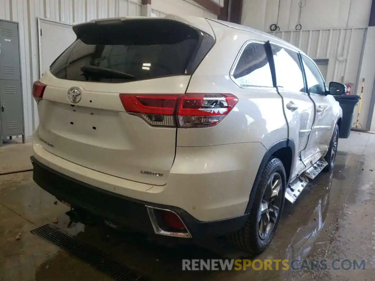 4 Photograph of a damaged car 5TDYZRFH3KS314624 TOYOTA HIGHLANDER 2019