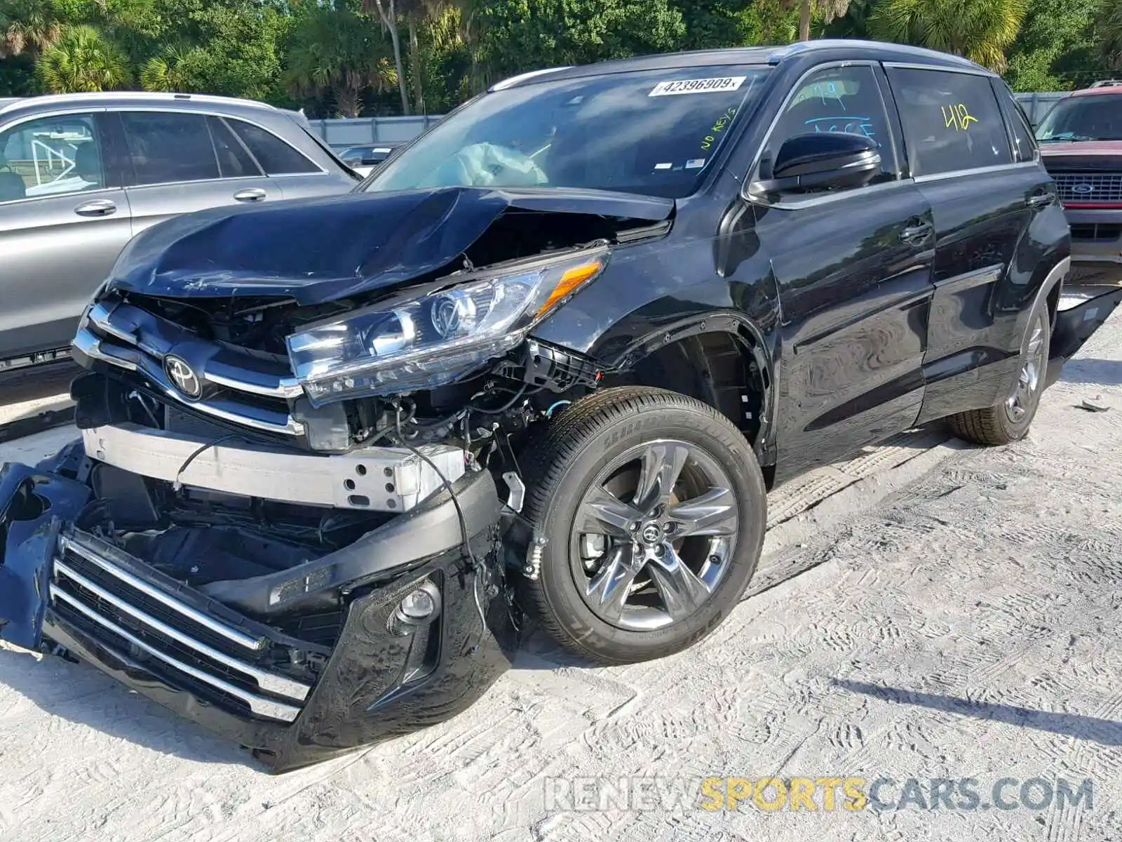 2 Photograph of a damaged car 5TDYZRFH3KS331147 TOYOTA HIGHLANDER 2019