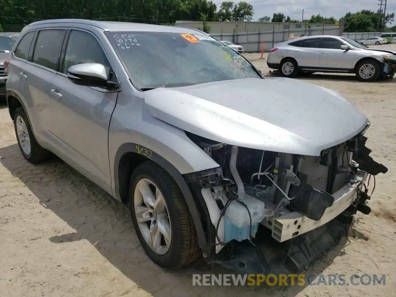 1 Photograph of a damaged car 5TDYZRFH3KS337417 TOYOTA HIGHLANDER 2019