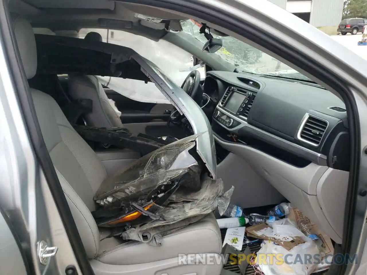 5 Photograph of a damaged car 5TDYZRFH3KS337417 TOYOTA HIGHLANDER 2019