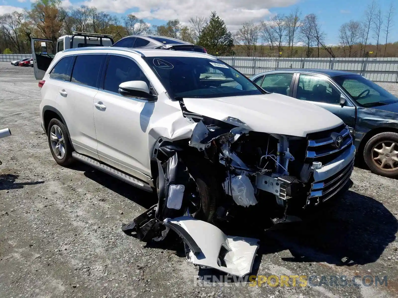 1 Photograph of a damaged car 5TDYZRFH3KS342861 TOYOTA HIGHLANDER 2019