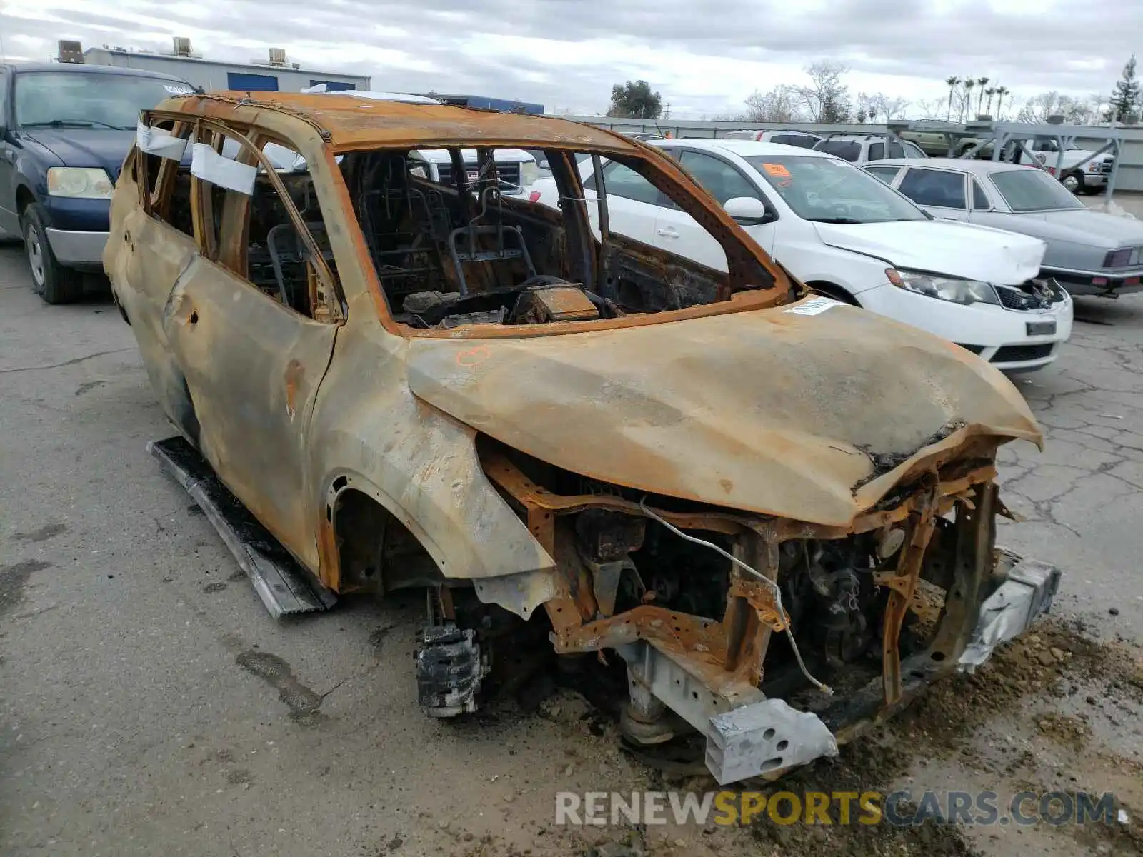 1 Photograph of a damaged car 5TDYZRFH3KS369171 TOYOTA HIGHLANDER 2019