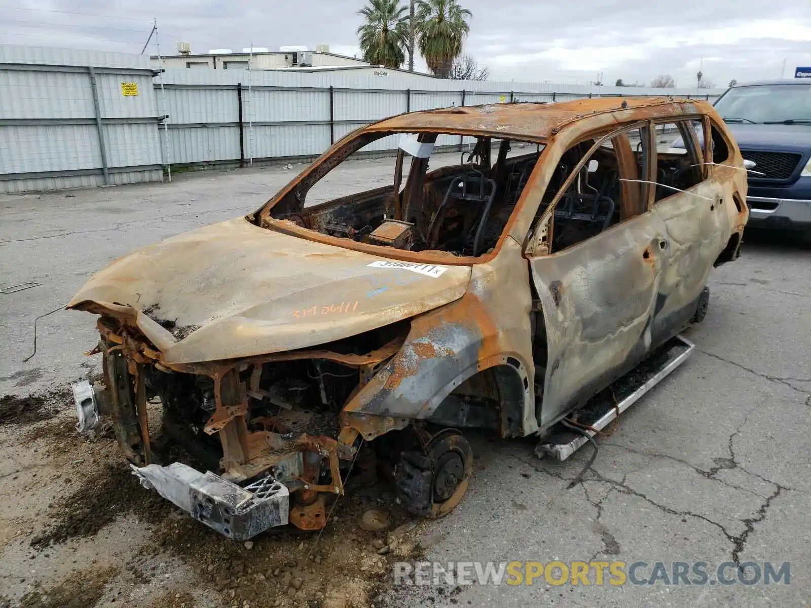 2 Photograph of a damaged car 5TDYZRFH3KS369171 TOYOTA HIGHLANDER 2019