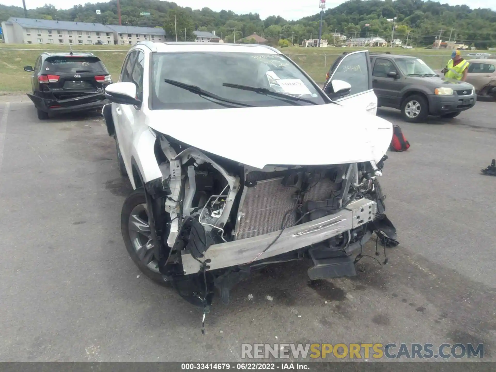 6 Photograph of a damaged car 5TDYZRFH4KS293069 TOYOTA HIGHLANDER 2019