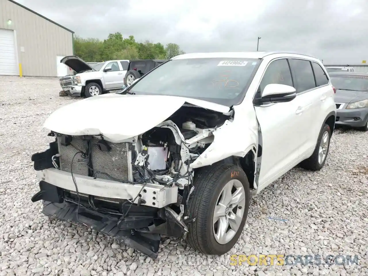 2 Photograph of a damaged car 5TDYZRFH4KS298689 TOYOTA HIGHLANDER 2019