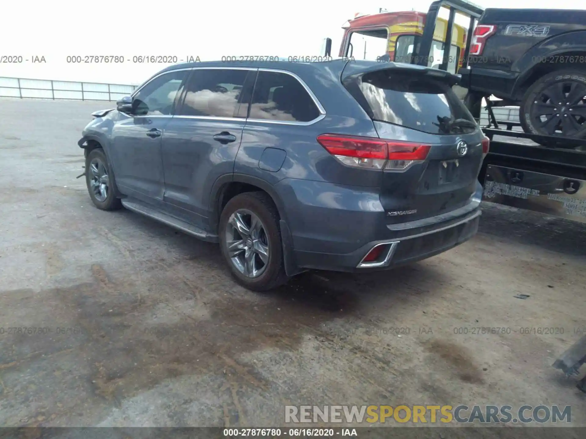 3 Photograph of a damaged car 5TDYZRFH4KS303955 TOYOTA HIGHLANDER 2019