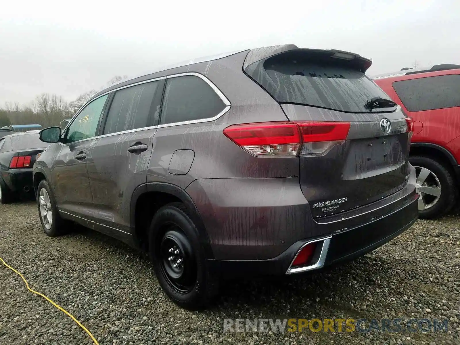 3 Photograph of a damaged car 5TDYZRFH4KS309884 TOYOTA HIGHLANDER 2019