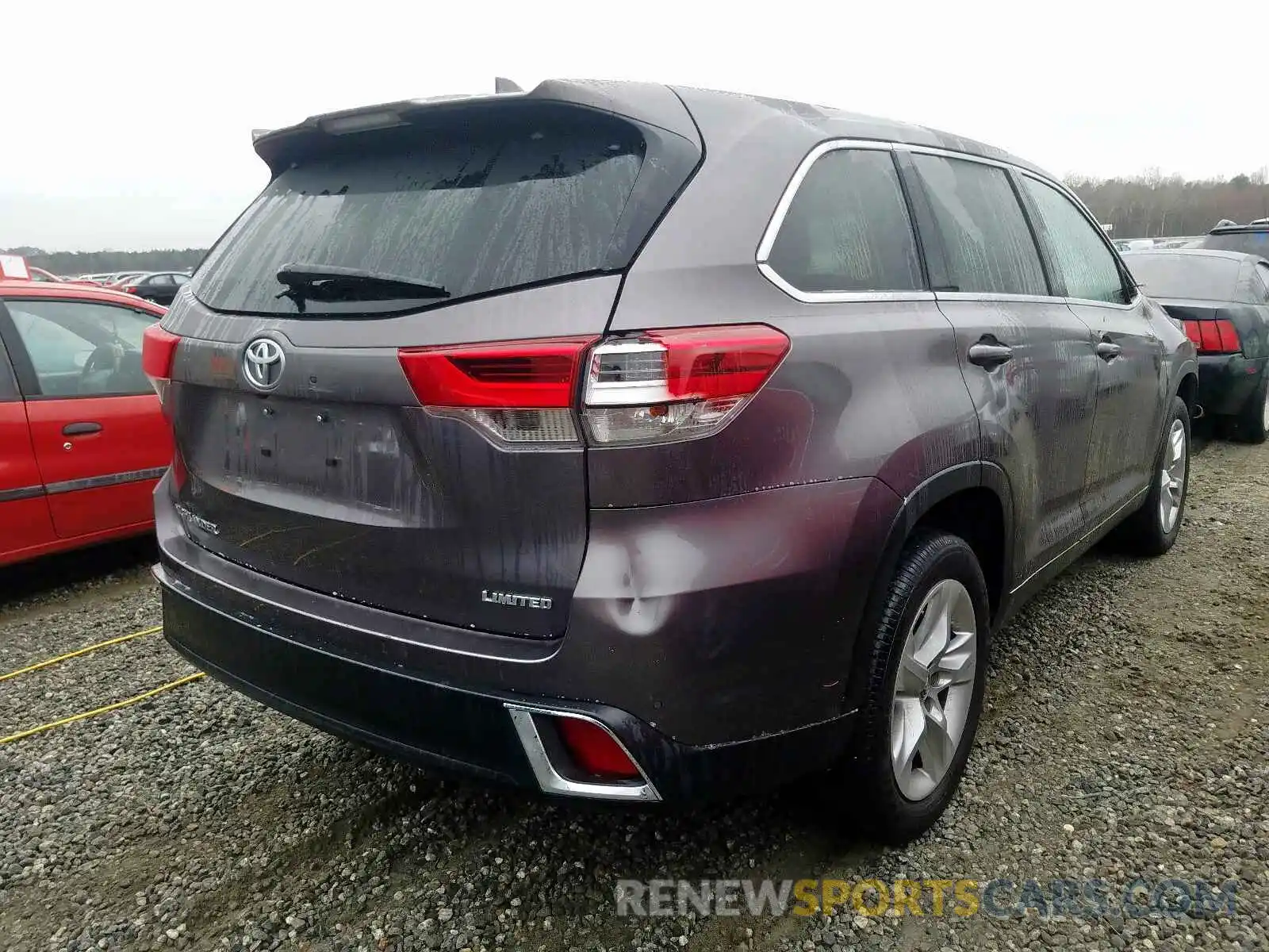 4 Photograph of a damaged car 5TDYZRFH4KS309884 TOYOTA HIGHLANDER 2019