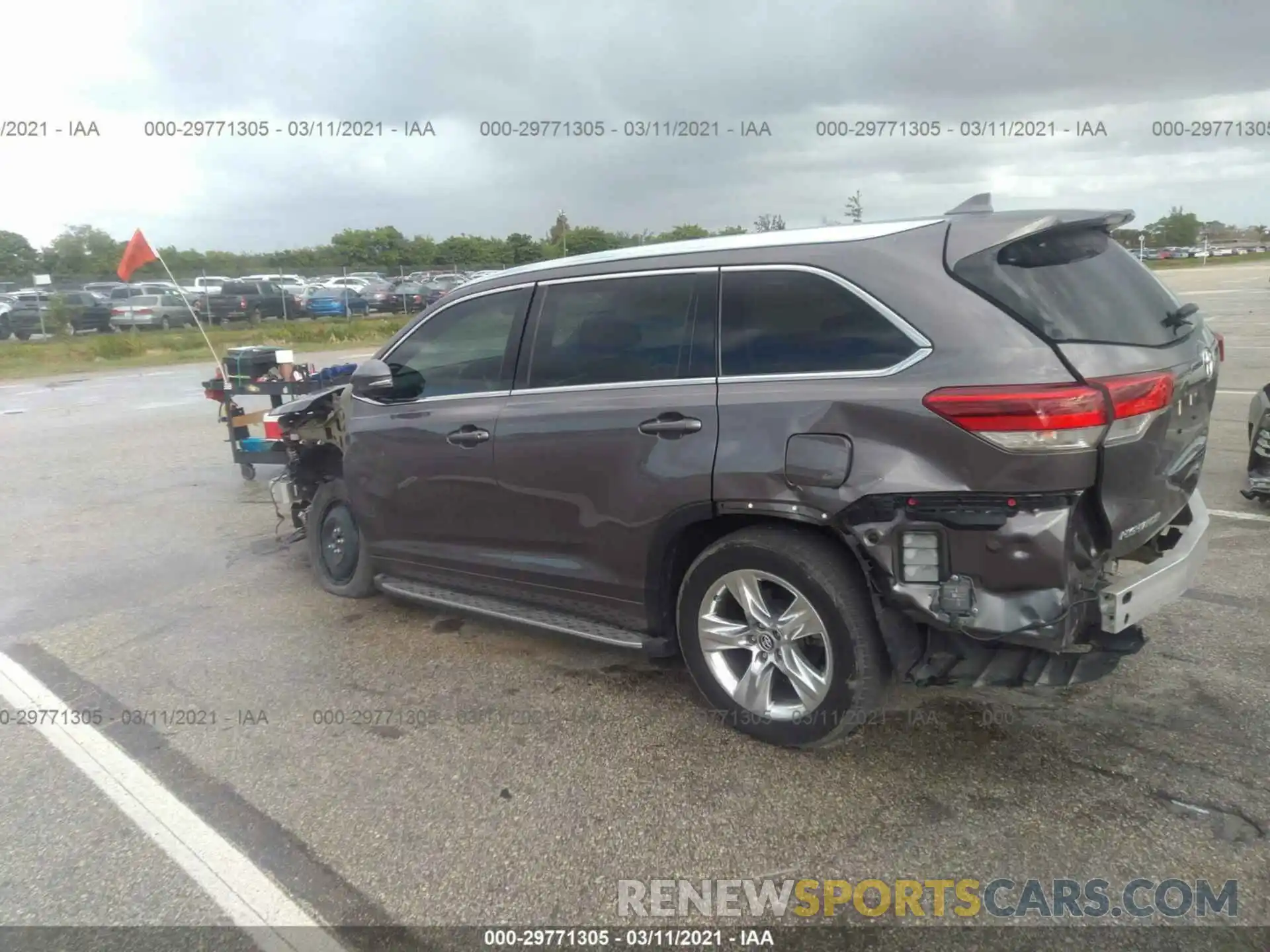 3 Photograph of a damaged car 5TDYZRFH4KS312395 TOYOTA HIGHLANDER 2019