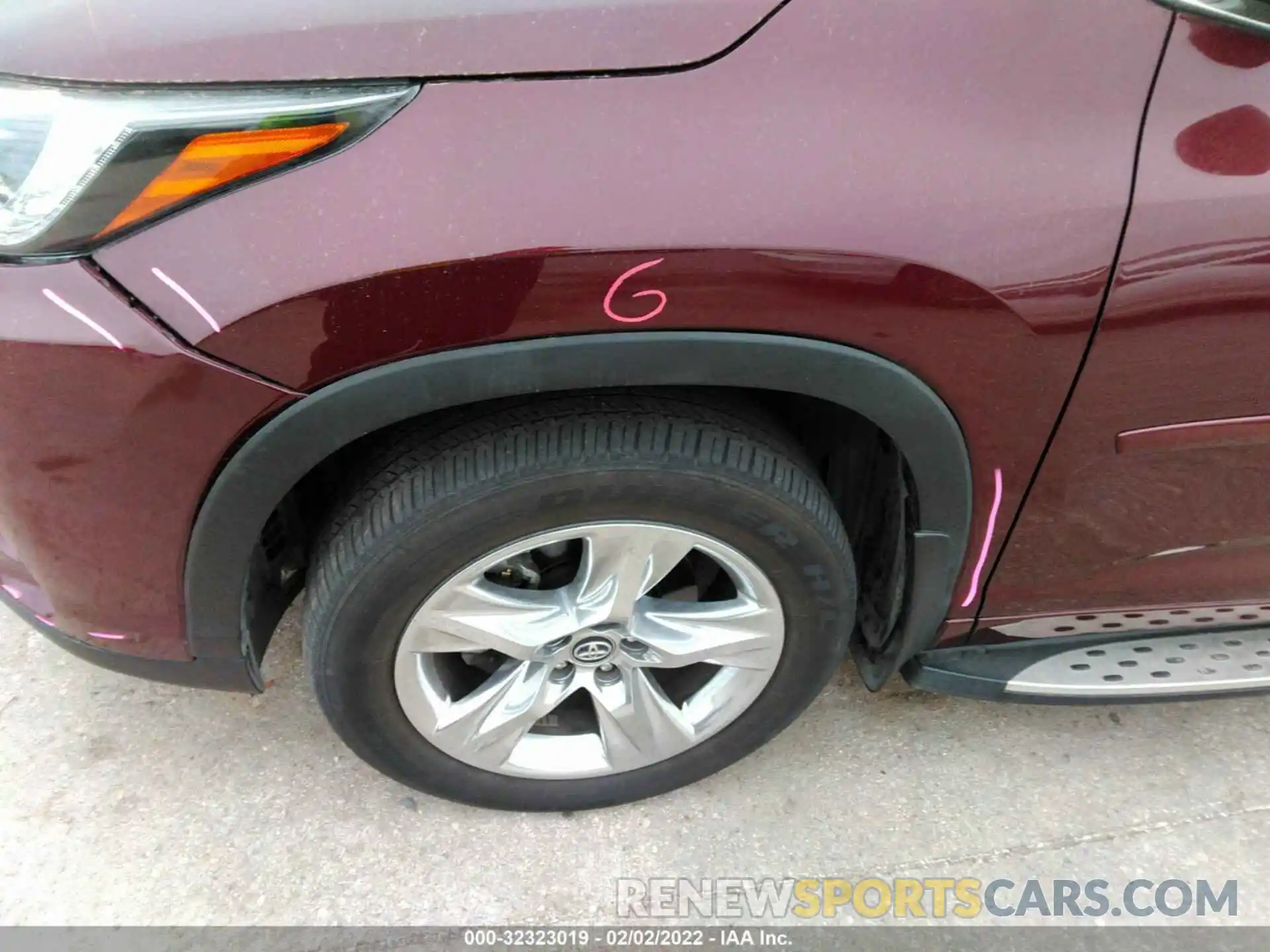 12 Photograph of a damaged car 5TDYZRFH4KS333201 TOYOTA HIGHLANDER 2019