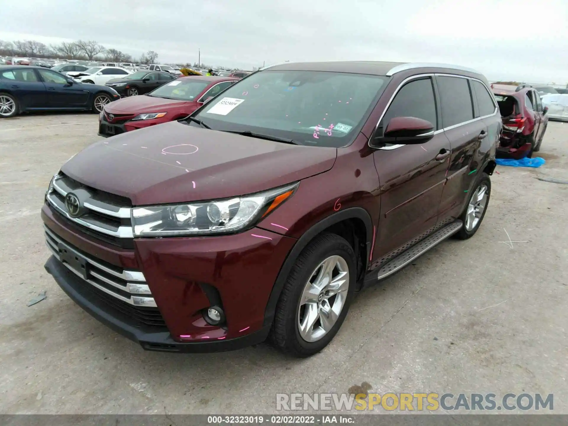 2 Photograph of a damaged car 5TDYZRFH4KS333201 TOYOTA HIGHLANDER 2019