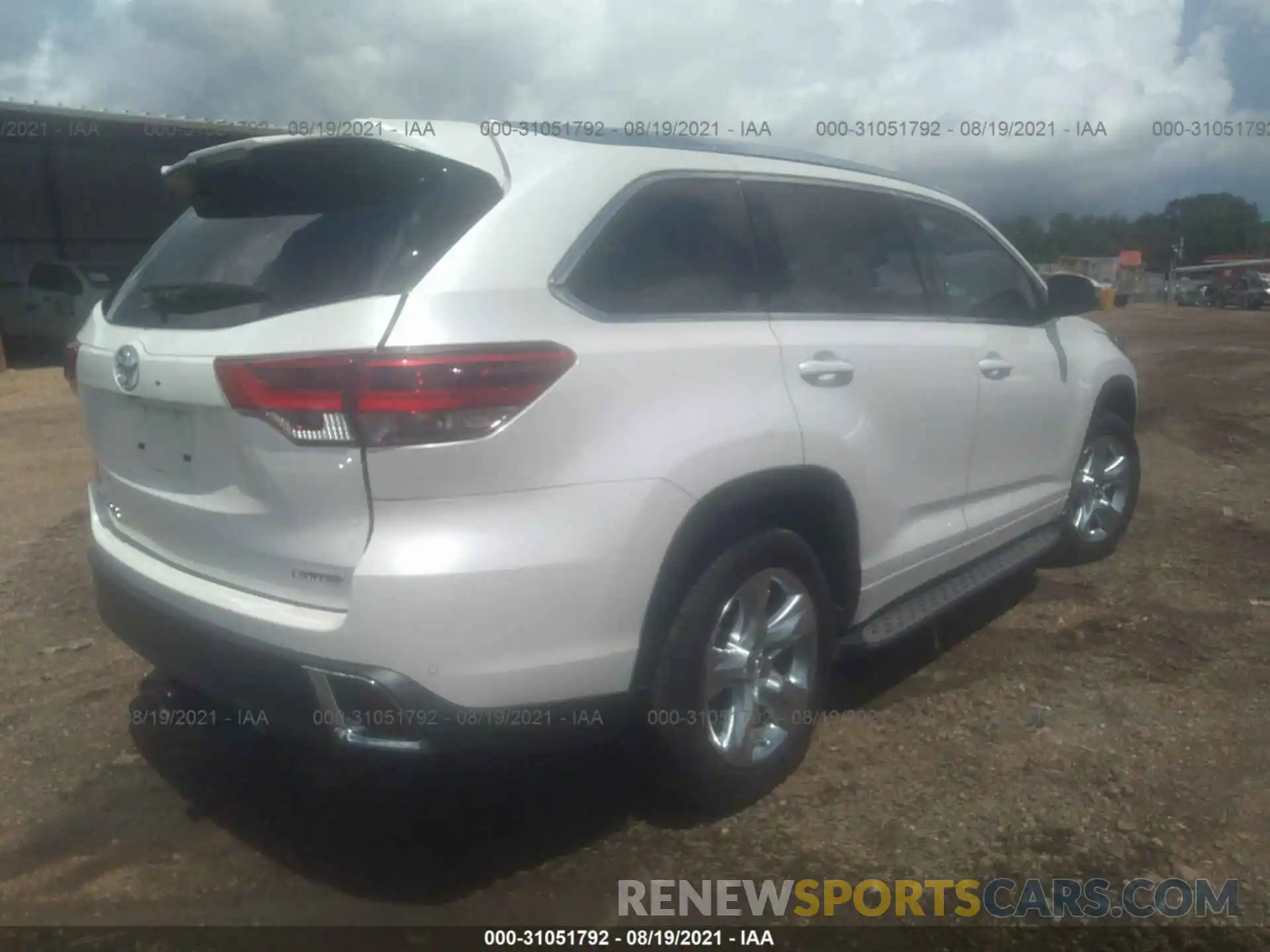 4 Photograph of a damaged car 5TDYZRFH4KS333991 TOYOTA HIGHLANDER 2019